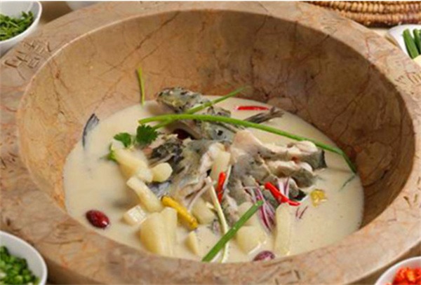 昕时器云南石锅鱼加盟